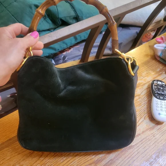 A vintage dark green suede Gucci handle bag! - Picture 2 of 6